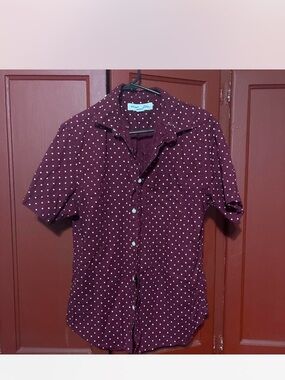 Old Navy Men's Burgundy Short-Sleeve Polka Dot Button-Down Shirt